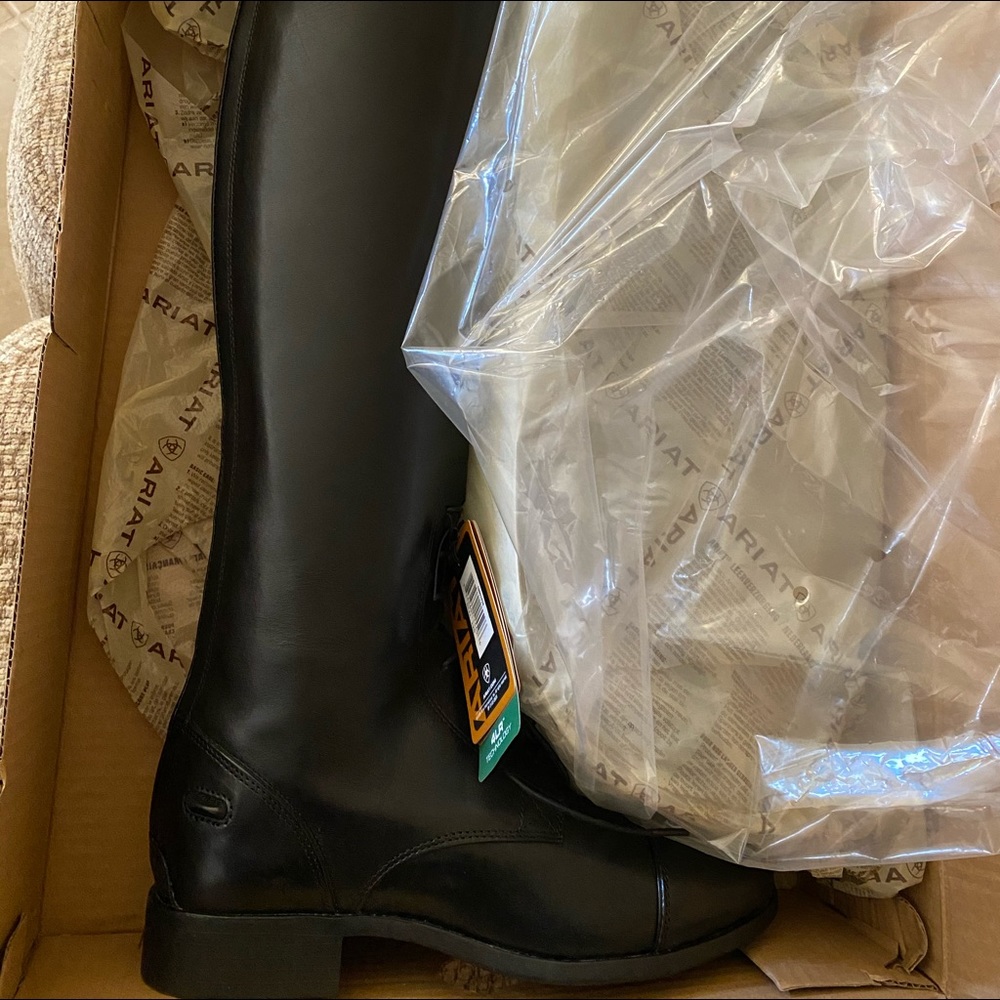 NWT Ariat women’s field zip tall boots